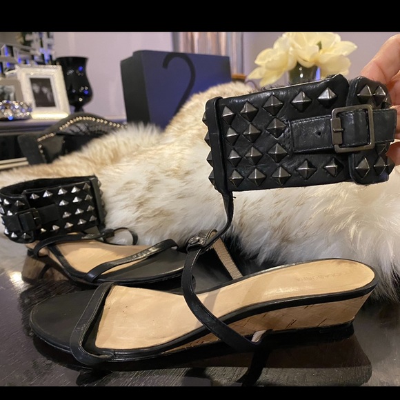 Beautiful Leather Black sandal ✨ Brand “ Koolaburra Size 7,5 - Picture 2 of 5